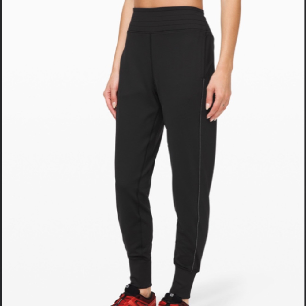 Lululemon Flurry Up high rise jogger size 4